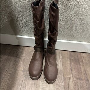 Elegant Brown Slouchy Heeled Boots